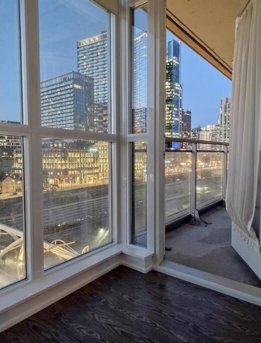 Downtown Toronto Condo, Free Indoor Parking With Amazing View Exterior photo