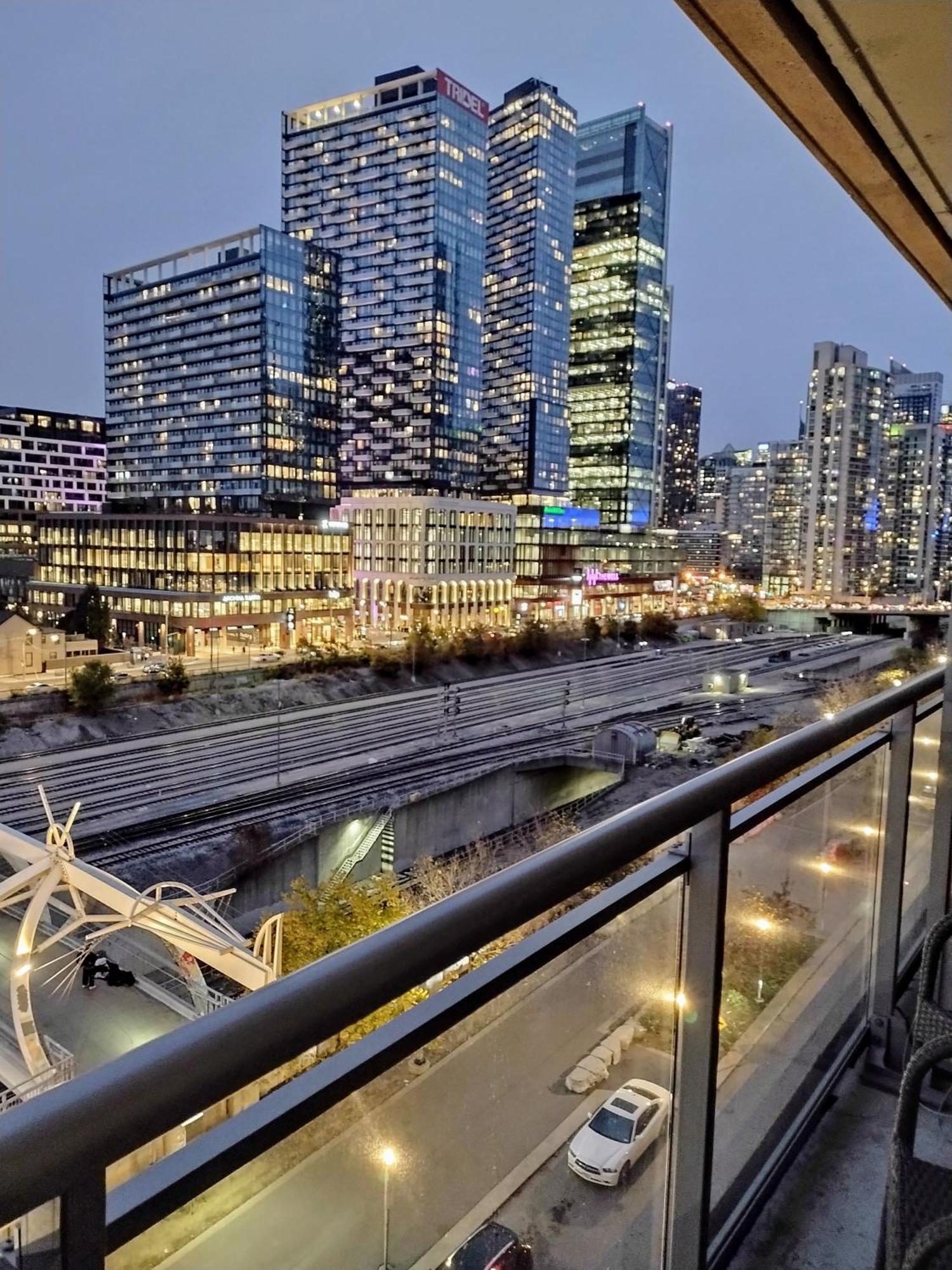Downtown Toronto Condo, Free Indoor Parking With Amazing View Exterior photo